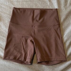Lululemon Wunder Train High-Rise Short 6"